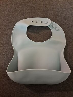 Silicone Baby Bib with Catch-All Pocket - Light Blue